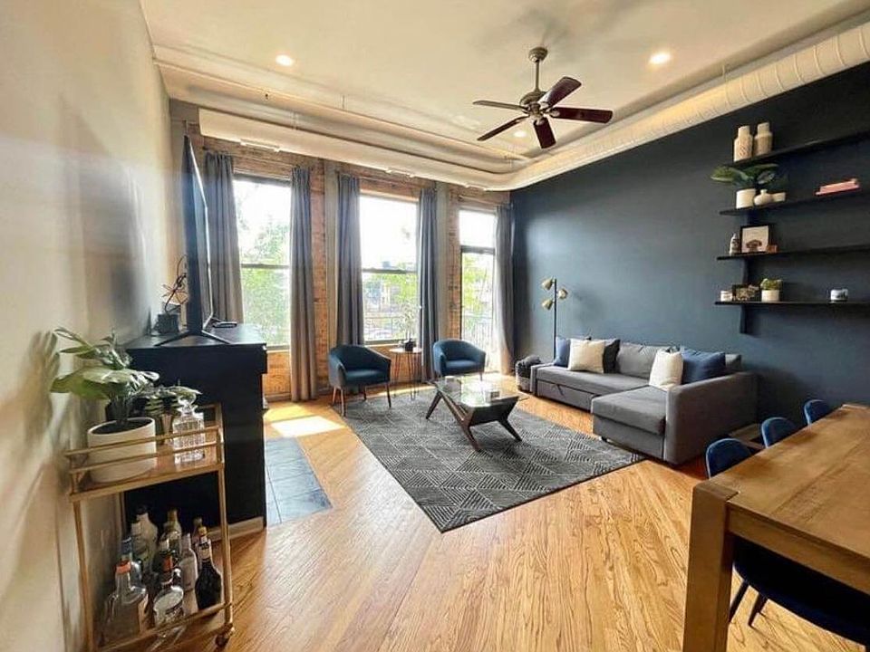 1st image of 1400 N Milwaukee Ave APT 204