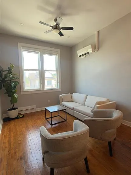 1154 Wyandotte St E #2 — Photo 7