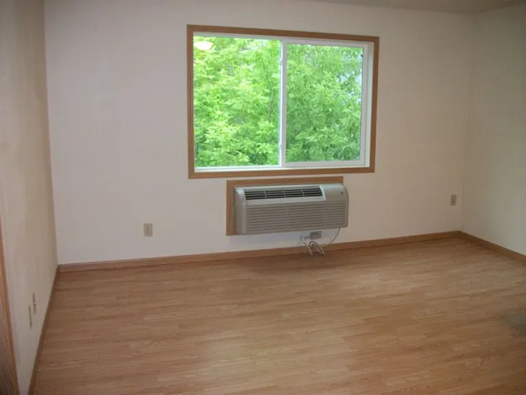 738 E Dayton St — Photo 14