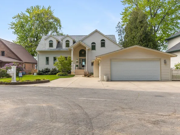2266 Parker Dr, Wayland, MI 49348