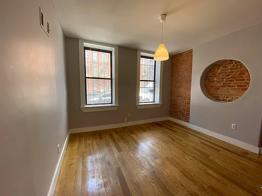 Rented by Premier Metro Realty Corp | media 6