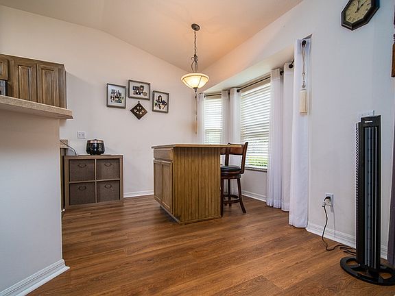 5th image of 339 SW Kirby Ave