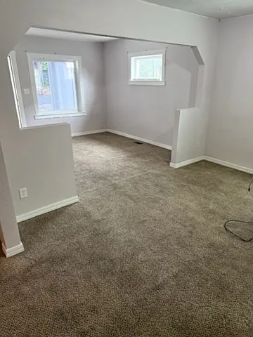1000 S Denver St — Photo 2