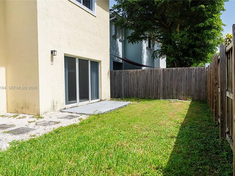 379 NE 34th Ave — Photo 21