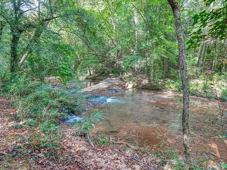 253 Riverrun Dr — Photo 2