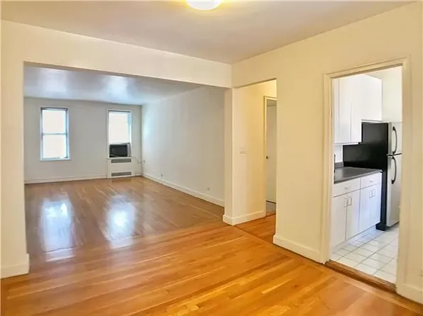 350 East 54th Street 5J image 1 of 7