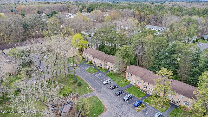 4th image of 193 Williamsburg Court
