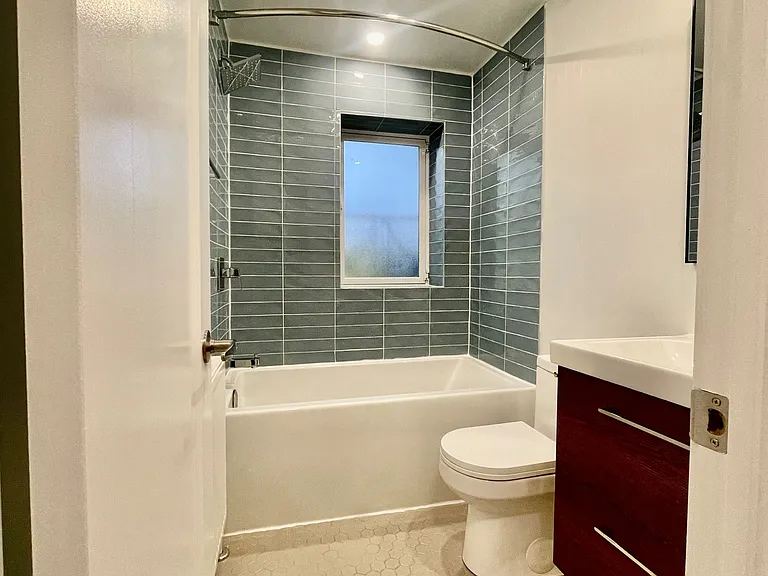 320 Roncesvalles Ave #14 — Photo 7
