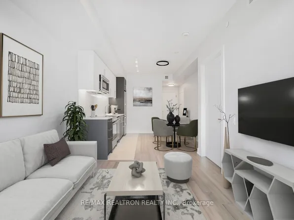 2525 Bathurst St, Toronto, ON