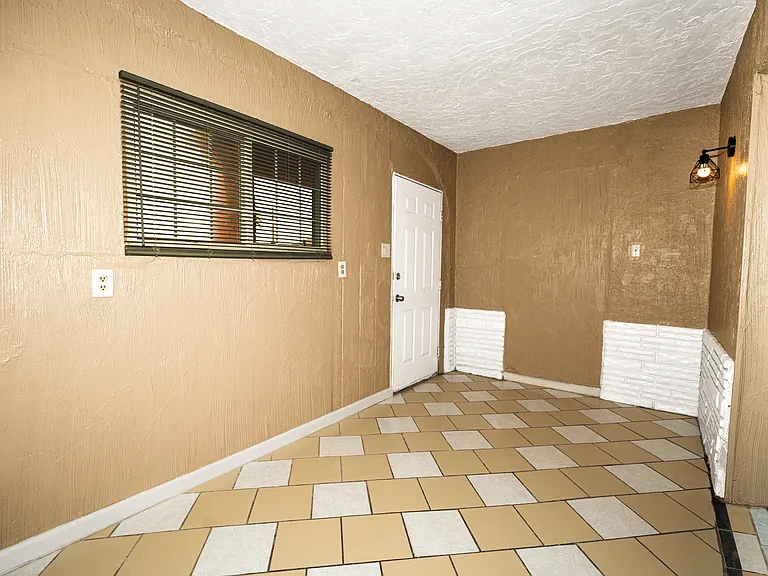 71 N Boone St #1 — Photo 7