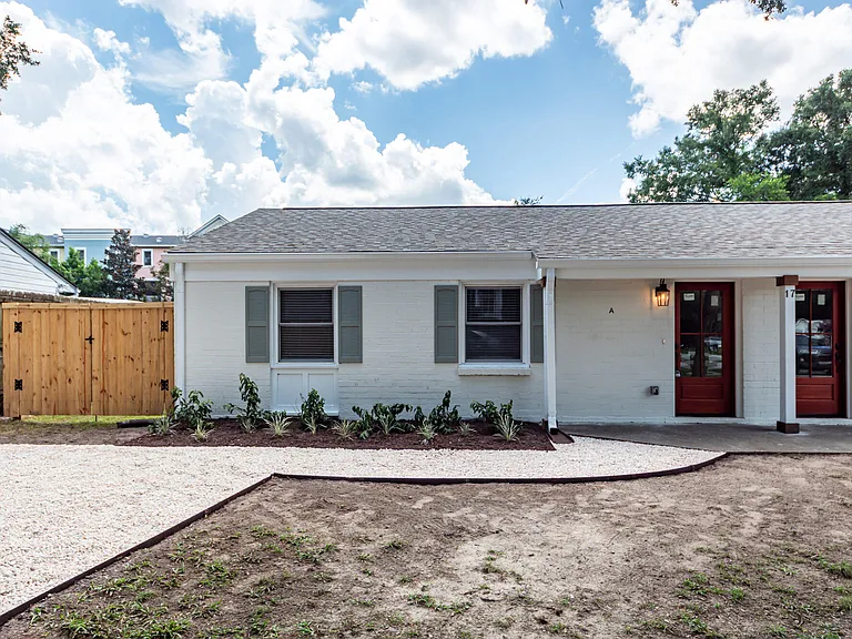 17 Vincent Dr #A — Photo 2