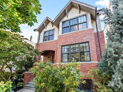 2737 N Marshfield Ave, Chicago, IL, 60614