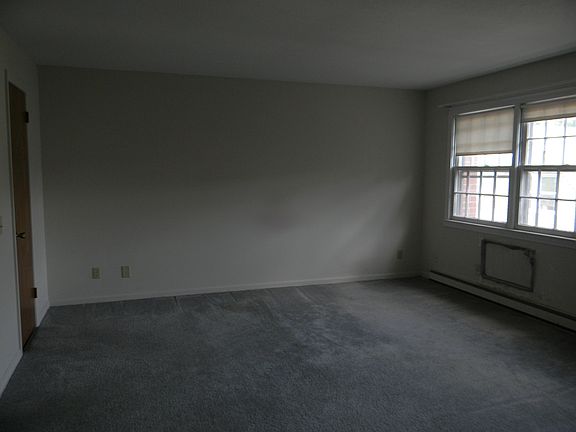 2nd image of 725 Whitney Ave APT B3