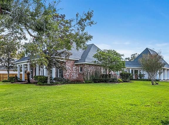 2nd image of 3920 Bayouwood Ln