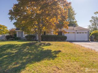 15 Tripplet Rd, Somerset, NJ 08873