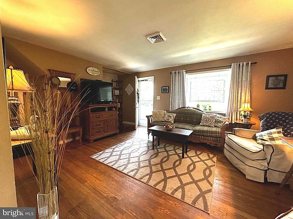4th image of 2913 Grafton Ln