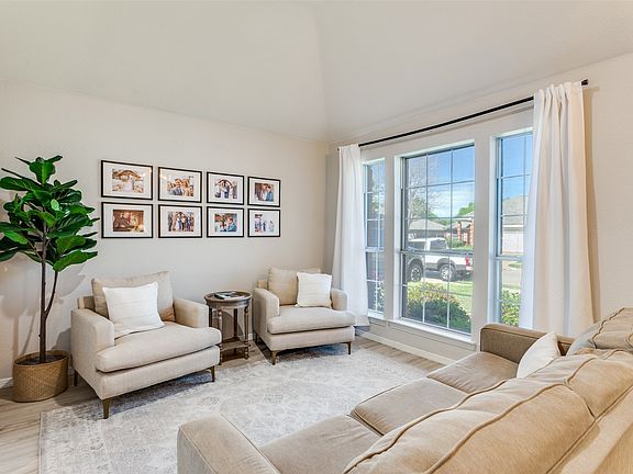 5th image of 6817 Beverly Glen Dr