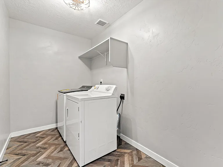 735 SW Huebert St — Photo 21