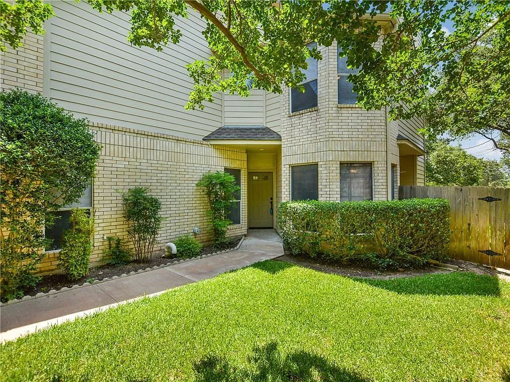 2 bed, 2.5 bath, 1360 sqft, $1,950 — Photo 1