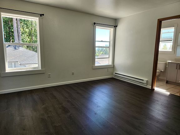 4th image of 1577 D St #9