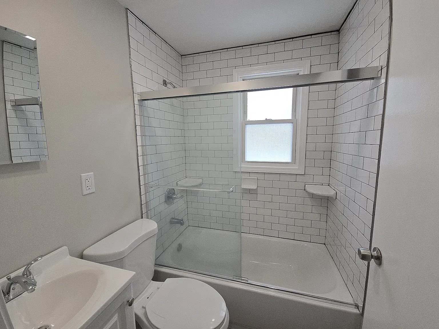 2 bed, 890 sqft, $1,850 — Photo 3