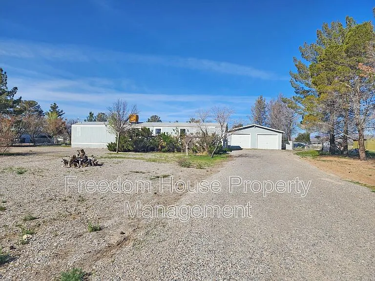 80 Stanley Dr — Photo 1