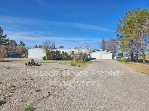 80 Stanley Dr, Pahrump, NV 89048