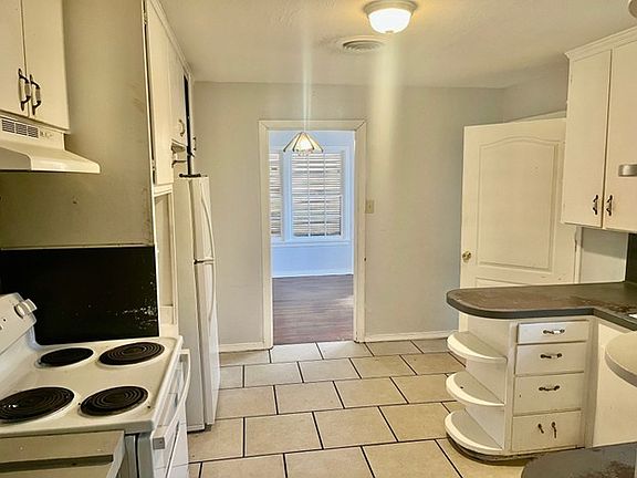 4th image of 114 Hobson Ave