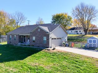 121 Shawnee Dr, Paint Lick, KY 40461