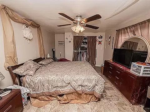 3rd image of 2320 Weber St