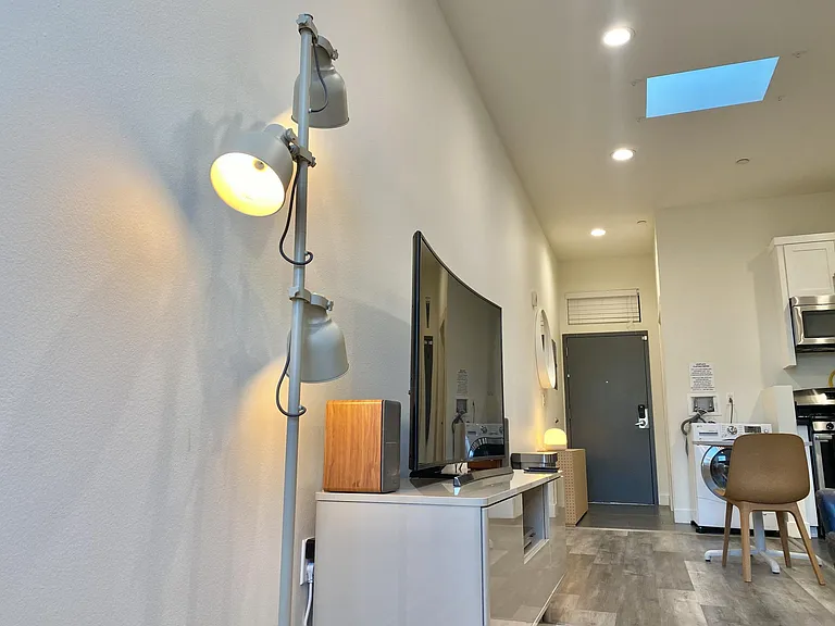 536 N Westmoreland Ave #203 — Photo 11