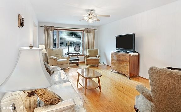 3rd image of 14238 S Marquette Ave