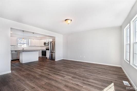 4th image of 2175 Suncrest Breeze