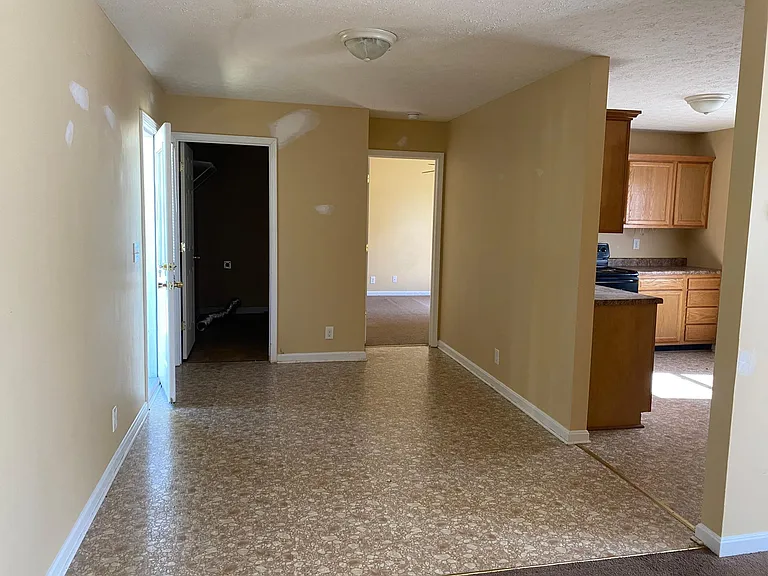 Laundry Hookup, Primary room and Kitchen