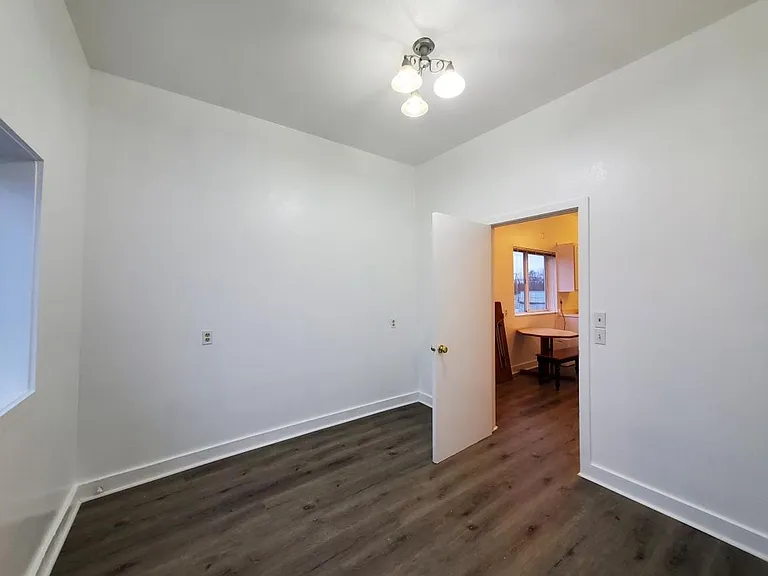 87 NE Harbor Ct — Photo 11