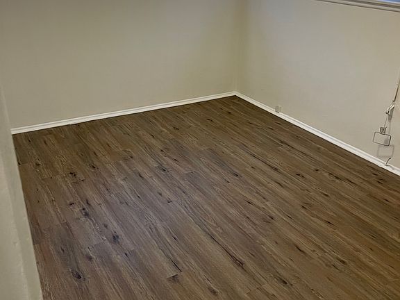 5th image of 1423 W 104th St