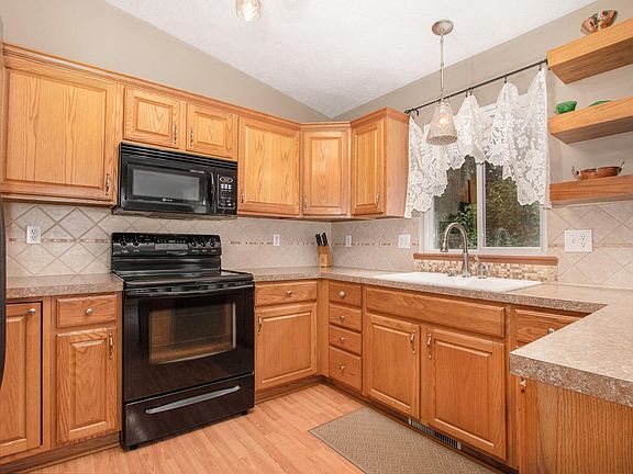 2nd image of 478 Rose Park Dr
