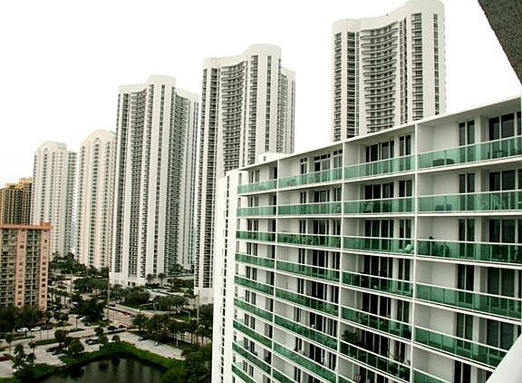 2nd image of 100 Bayview Dr APT 2029