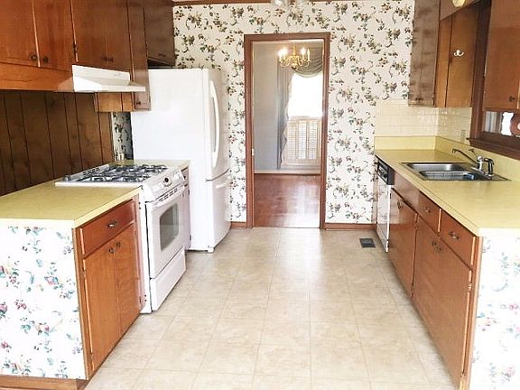 4th image of 3869 Camellia Dr