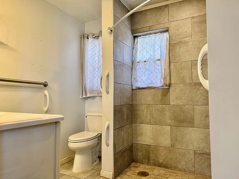 112 S Eisenhower Dr — Photo 12