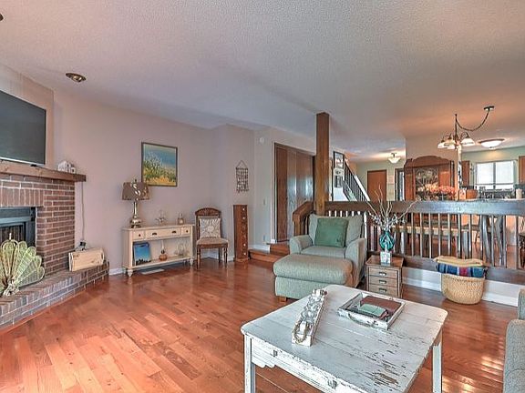 3rd image of 518 Manor Dr