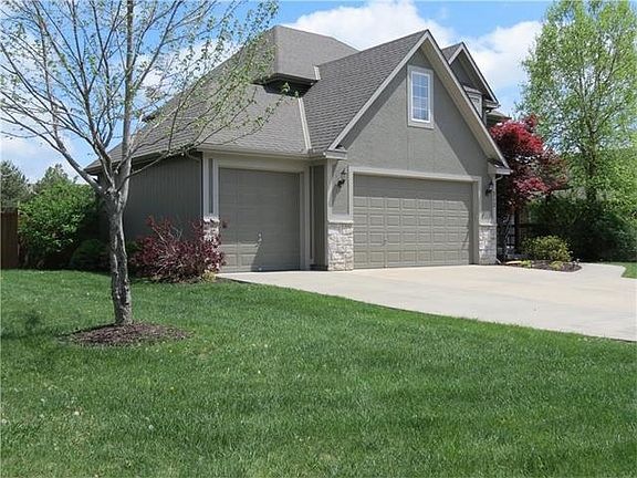 2nd image of 312 Lakeview Ct