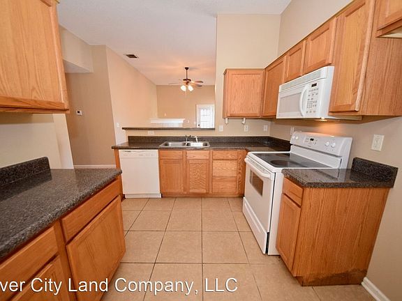 5th image of 927 Stixx Ln