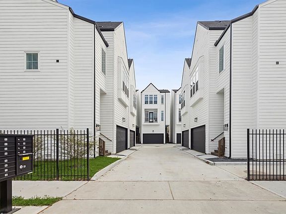 3rd image of 1206 W 22nd St #A