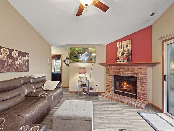 5th image of 218 Lake Point Ln S