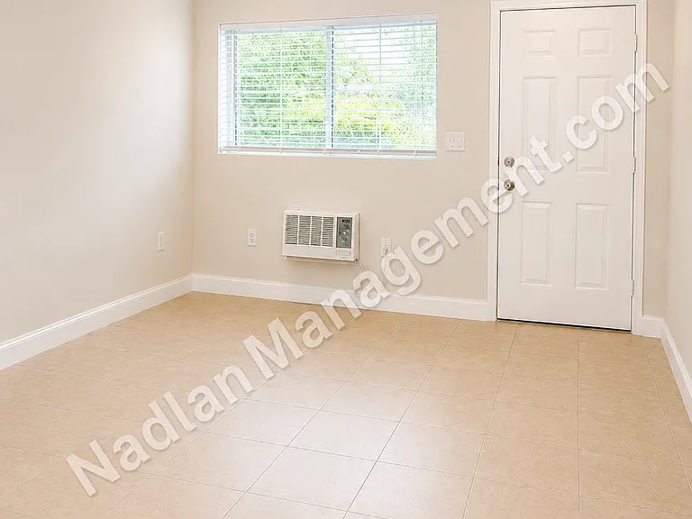 223 NW 12th St #4 — Photo 8