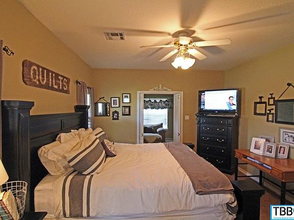 5th image of 525 Neches Dr