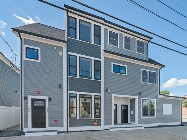 204 Highland Ave #204, Malden, MA 02148