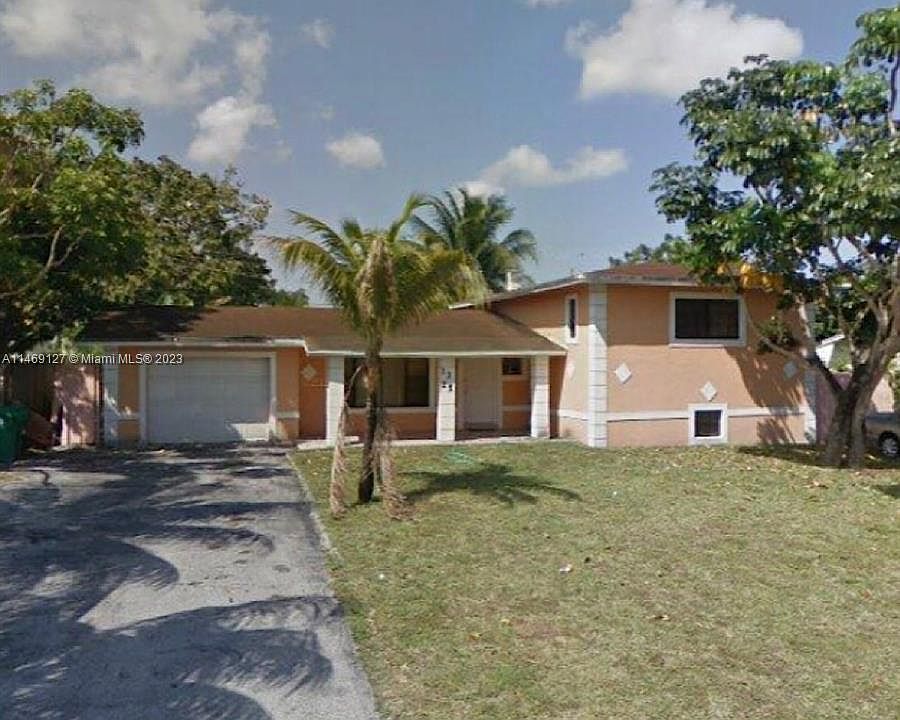 1st image of 1325 NE 203rd St