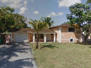 1325 NE 203rd St, Miami, FL 33179